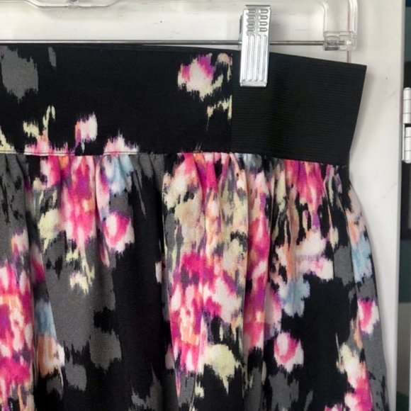 JOE B FLORAL MINI SKIRT SIZE SMALL - Picture 2 of 5